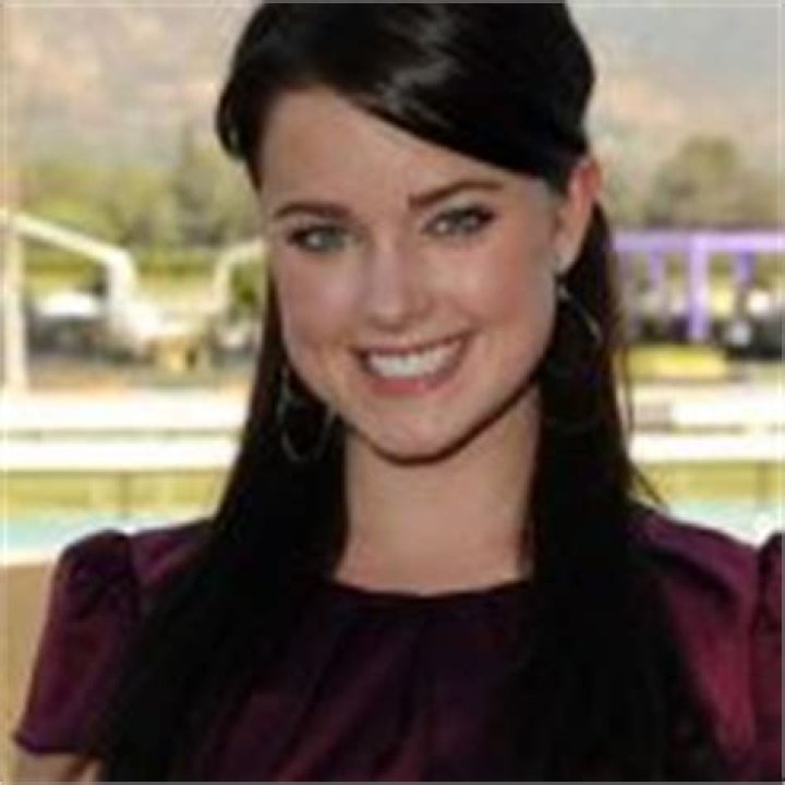 Ashley Newbrough Bra Size, Age, Weight, Height, Measurements