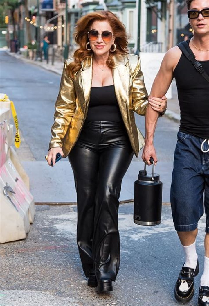 Lisa Ann Walter Wiki, Tv Shows, Height, Weight, Age & More